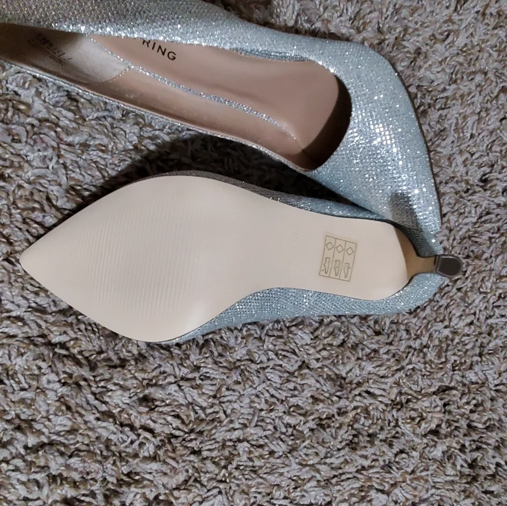 Heels - Picture 2 of 4